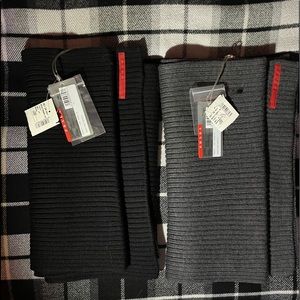 Brand New W Tags MINT CONDITION!!!!!
1 BLACK SCARF..